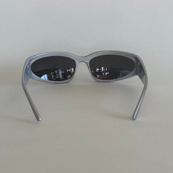 Y2K Grey Silver Vintage Sunglasses – Unique Frame Shape, Unisex, UVA UVB, New - Picture 4 of 8
